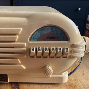 Vintage Crosley Collectors Edition Radio/ Tape Player 1980